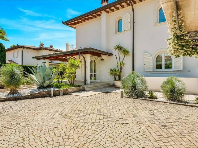 Villa Indipendente in affitto a Vittoria Apuana, Forte Dei Marmi