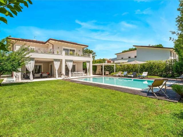 Villa Indipendente in affitto a Vittoria Apuana, Forte Dei Marmi