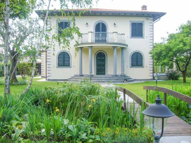 Villa Indipendente in affitto a Vittoria Apuana, Forte Dei Marmi