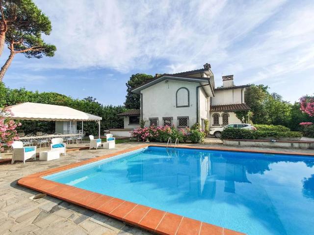Villa Indipendente in affitto a Vittoria Apuana, Forte Dei Marmi