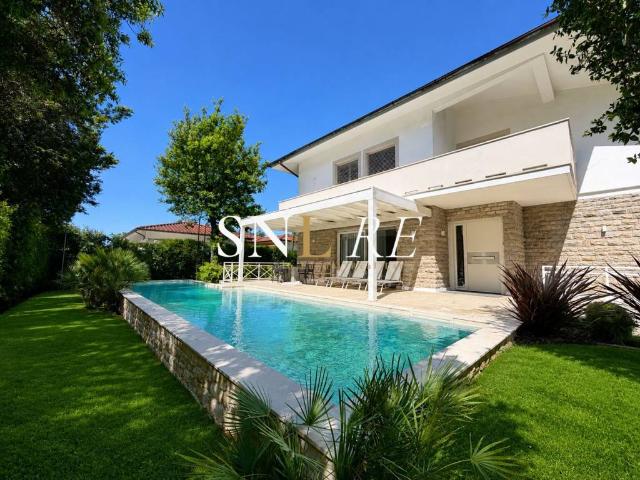 Villa Indipendente in affitto a Vittoria Apuana, Forte Dei Marmi