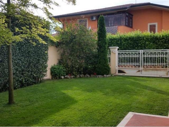 Villa Indipendente in affitto a Vittoria Apuana, Forte Dei Marmi