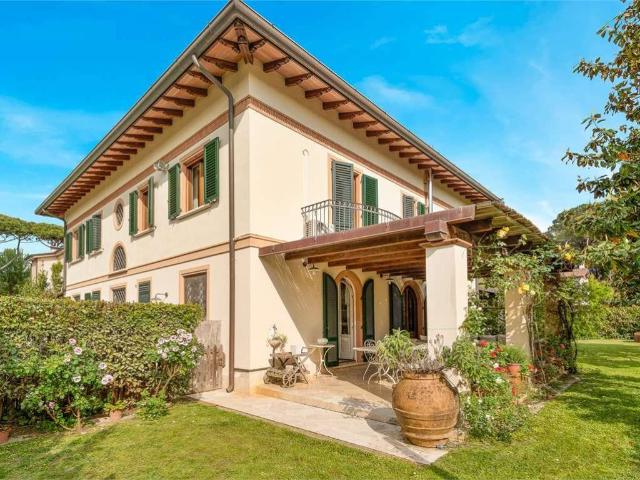 Villa Indipendente in affitto a Vittoria Apuana, Forte Dei Marmi