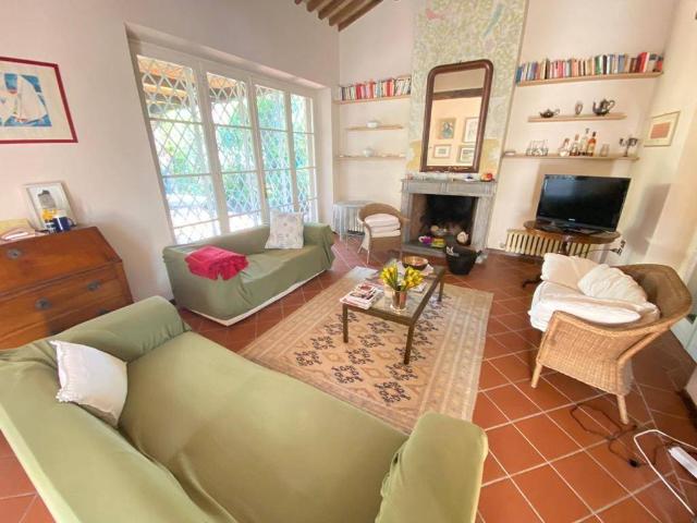 Villa Indipendente in affitto a Vittoria Apuana, Forte Dei Marmi
