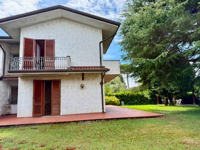 Villa Indipendente in affitto a Caranna, Forte Dei Marmi