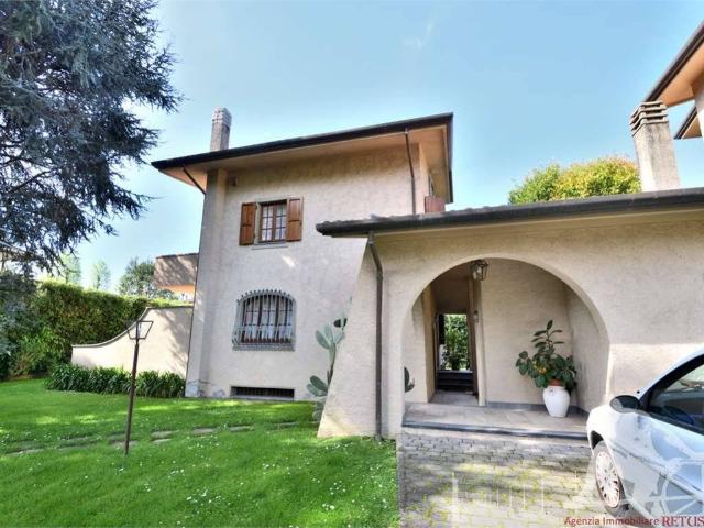 Villa Indipendente in affitto a Caranna, Forte Dei Marmi