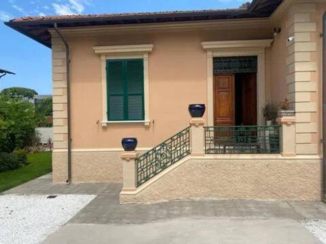 Villa Indipendente in affitto a Roma Imperiale, Forte Dei Marmi