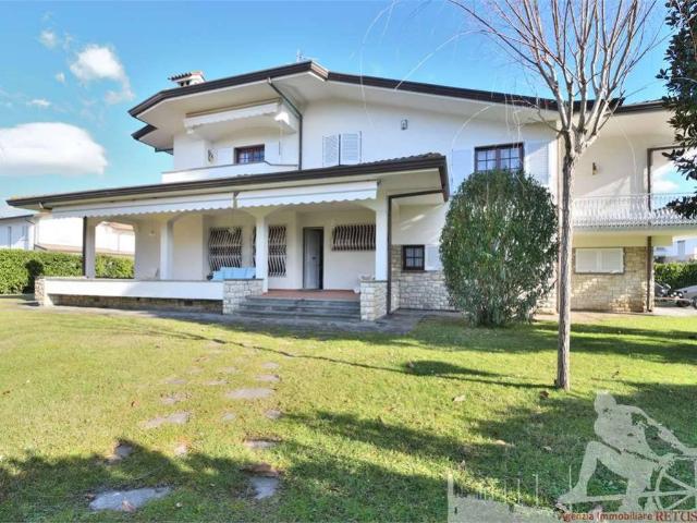 Villa Indipendente in affitto a Caranna, Forte Dei Marmi