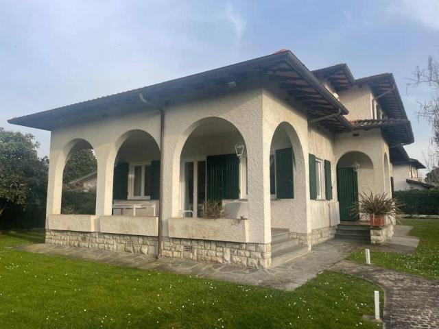 Villa Indipendente in affitto a Caranna, Forte Dei Marmi