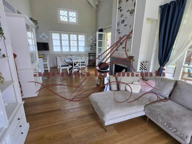 Villa Indipendente in affitto a Vittoria Apuana, Forte Dei Marmi