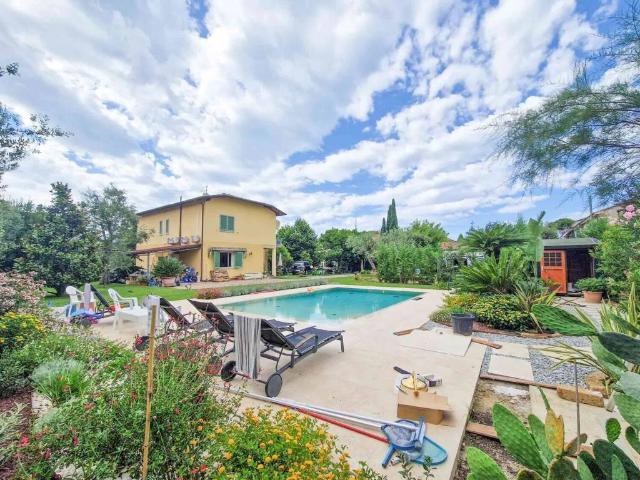 Villa Indipendente in affitto a Roma Imperiale, Forte Dei Marmi