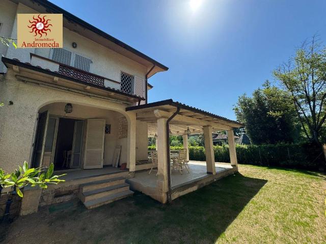 Villa Indipendente in affitto a Caranna, Forte Dei Marmi