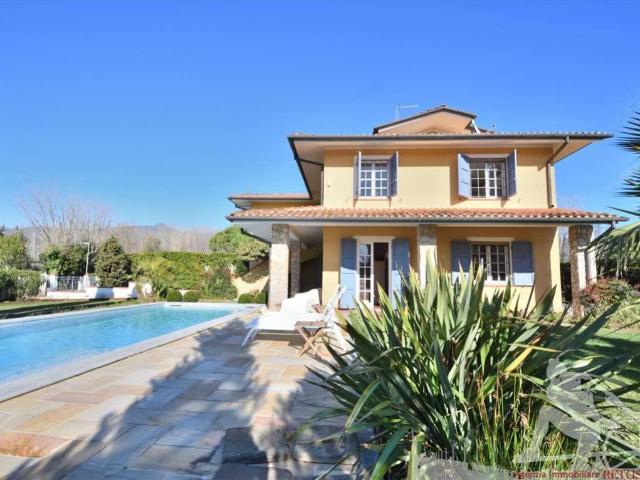 Villa Indipendente in affitto a Vittoria Apuana, Forte Dei Marmi