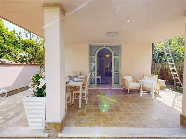 Villa Indipendente in affitto a Vittoria Apuana, Forte Dei Marmi