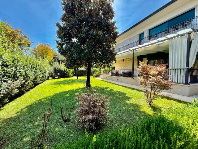 Villa Indipendente in affitto a Vittoria Apuana, Forte Dei Marmi