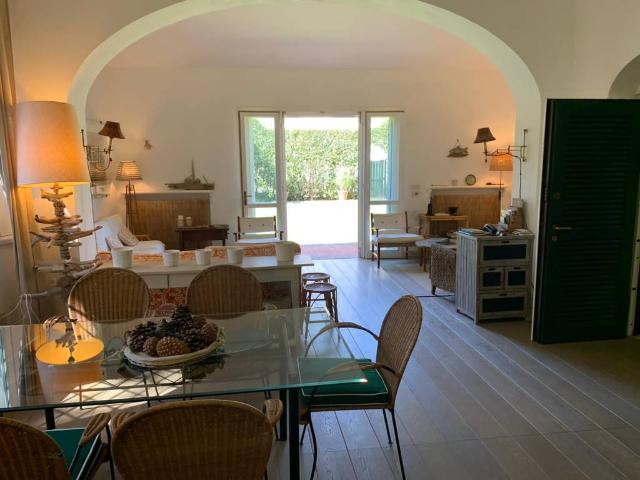 Villa Indipendente in affitto a Roma Imperiale, Forte Dei Marmi