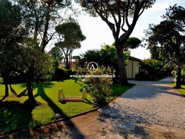 Villa Indipendente in affitto a Roma Imperiale, Forte Dei Marmi