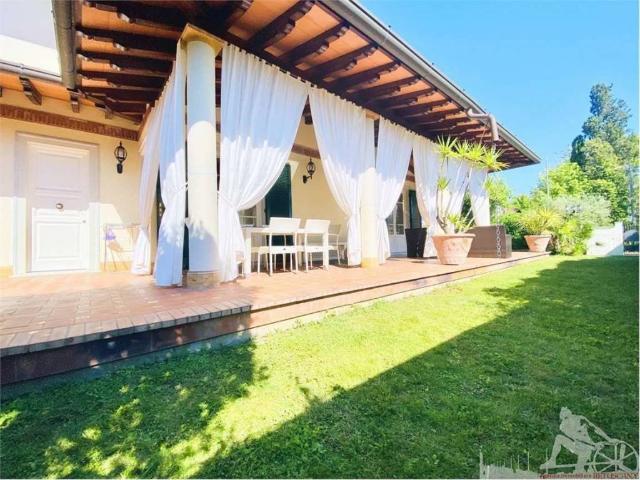 Villa Indipendente in affitto a Vittoria Apuana, Forte Dei Marmi