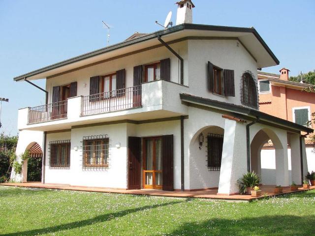 Villa Indipendente in affitto a Roma Imperiale, Forte Dei Marmi