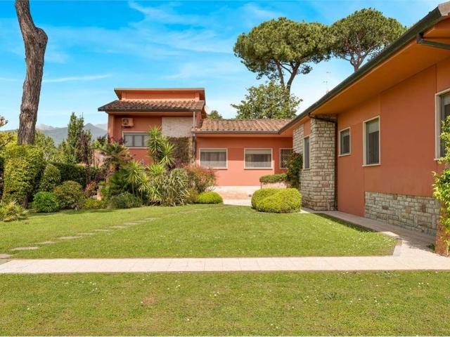 Villa Indipendente in affitto a Vittoria Apuana, Forte Dei Marmi