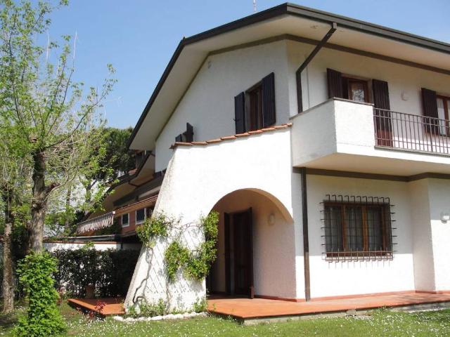Villa Indipendente in affitto a Roma Imperiale, Forte Dei Marmi