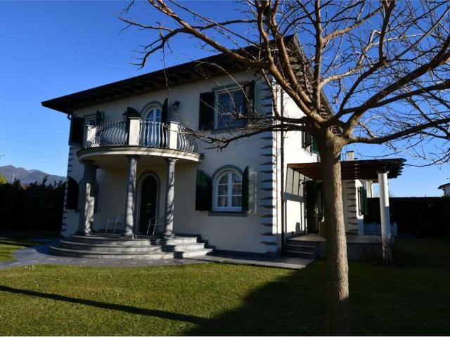 Villa Indipendente in affitto a Vittoria Apuana, Forte Dei Marmi