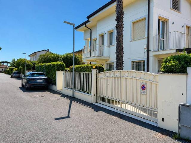 Villa Indipendente in affitto a Vittoria Apuana, Forte Dei Marmi