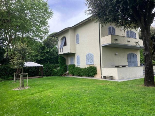 Villa Indipendente in affitto a Forte Dei Marmi, Toscana