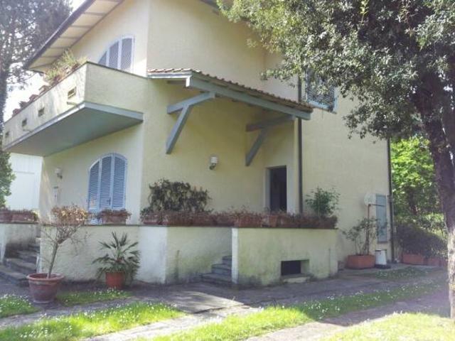 Villa Indipendente in affitto a Forte Dei Marmi, Toscana