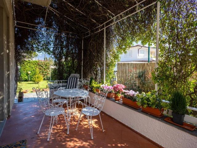 Villa Indipendente in affitto a Roma Imperiale, Forte Dei Marmi
