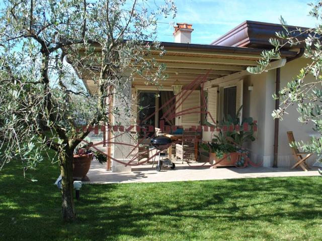 Villa Indipendente in affitto a Roma Imperiale, Forte Dei Marmi