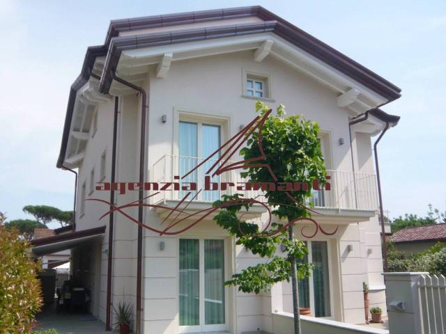 Villa Indipendente in affitto a Roma Imperiale, Forte Dei Marmi