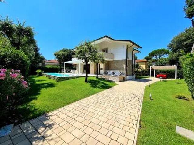 Villa Indipendente in affitto a Vittoria Apuana, Forte Dei Marmi