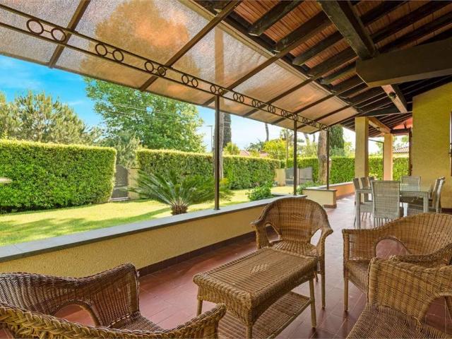 Villa Indipendente in affitto a Roma Imperiale, Forte Dei Marmi