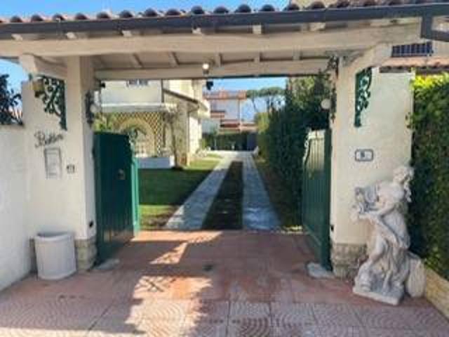 Villa Indipendente in affitto a Roma Imperiale, Forte Dei Marmi