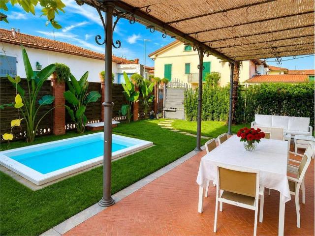 Villa Indipendente in affitto a Roma Imperiale, Forte Dei Marmi