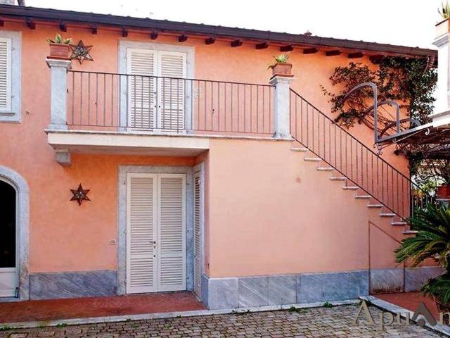 Villa Indipendente in affitto a Forte Dei Marmi, Toscana