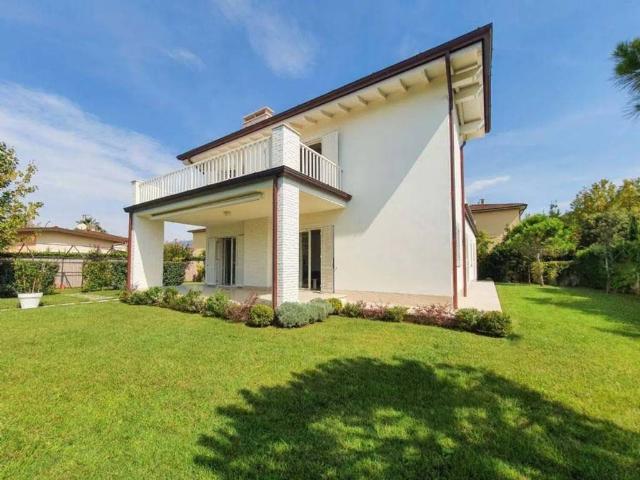 Villa Indipendente in affitto a Vittoria Apuana, Forte Dei Marmi