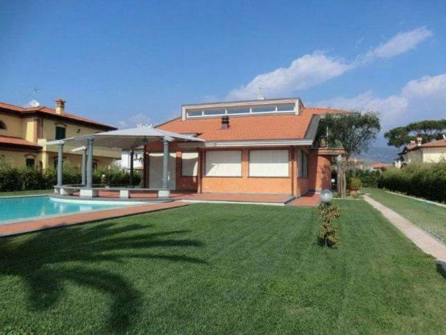 Villa Indipendente in affitto a Vittoria Apuana, Forte Dei Marmi