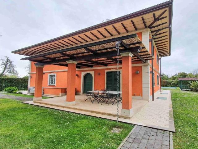 Villa Indipendente in affitto a Caranna, Forte Dei Marmi
