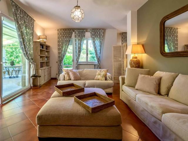 Villa Indipendente in affitto a Caranna, Forte Dei Marmi