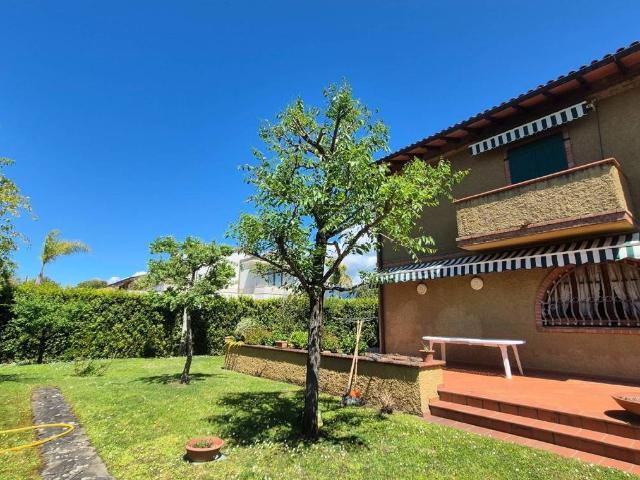 Villa Indipendente in affitto a Vittoria Apuana, Forte Dei Marmi