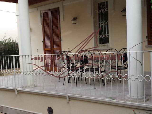 Villa Indipendente in affitto a Roma Imperiale, Forte Dei Marmi