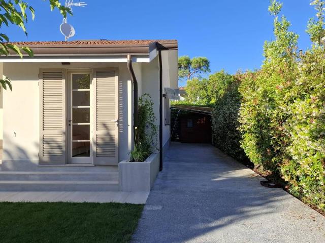 Villa Indipendente in affitto a Caranna, Forte Dei Marmi