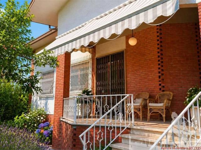 Villa Indipendente in affitto a Roma Imperiale, Forte Dei Marmi