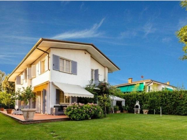 Villa Indipendente in affitto a Forte Dei Marmi, Toscana