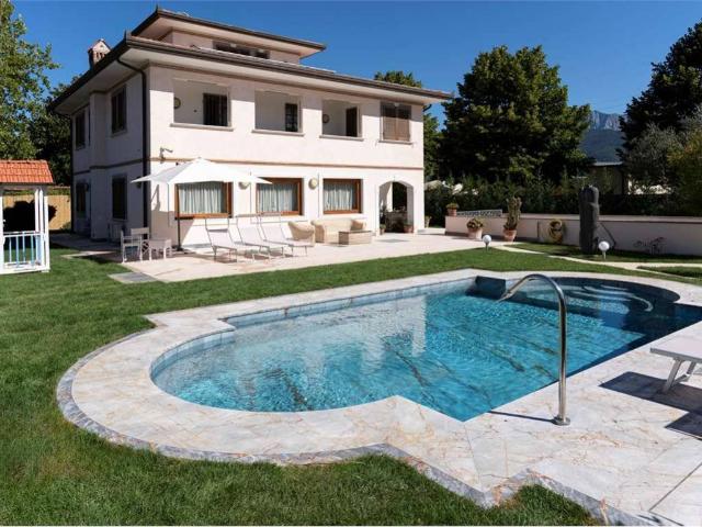 Villa Indipendente in affitto a Roma Imperiale, Forte Dei Marmi