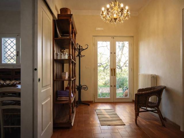 Villa Indipendente in affitto a Roma Imperiale, Forte Dei Marmi