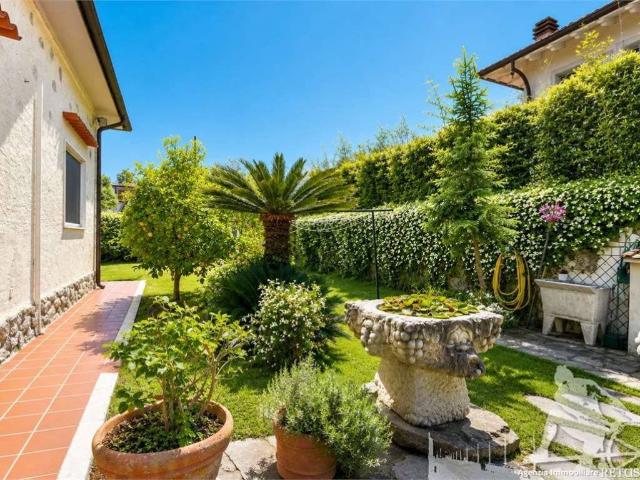 Villa Indipendente in affitto a Vittoria Apuana, Forte Dei Marmi