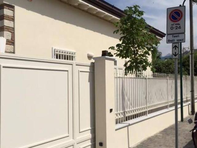 Villa Indipendente in affitto a Roma Imperiale, Forte Dei Marmi